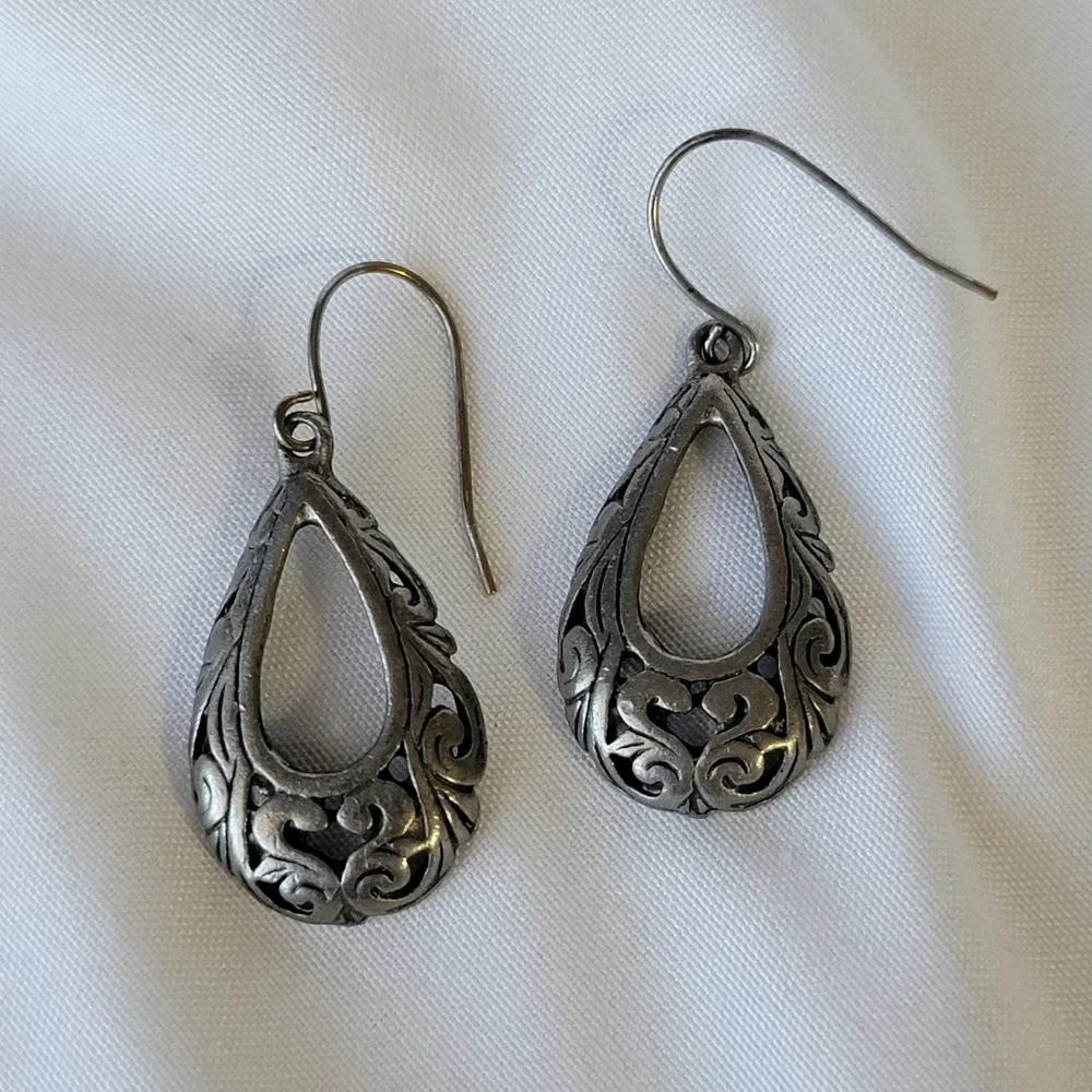 Vintage Curved Teardrop Cutout Earrings